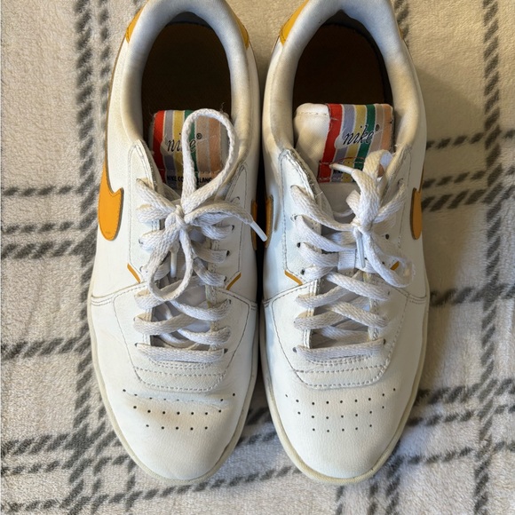 Nike White and Gold Casual Shoes (HAVE BEEN WORN) - Picture 3 of 5